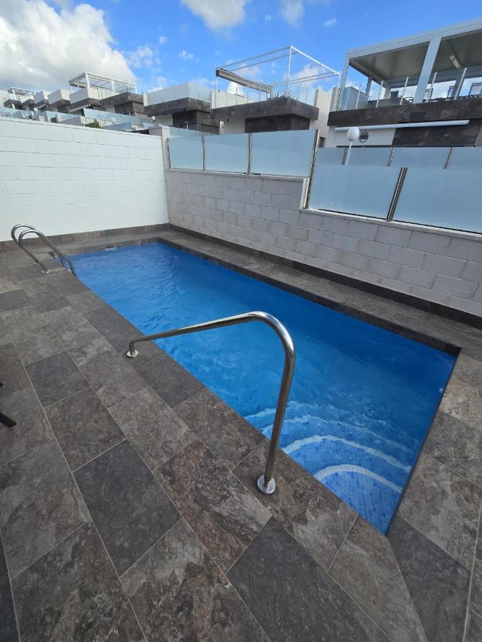 Luxury Modern Villa with pool - B&B Villamartin