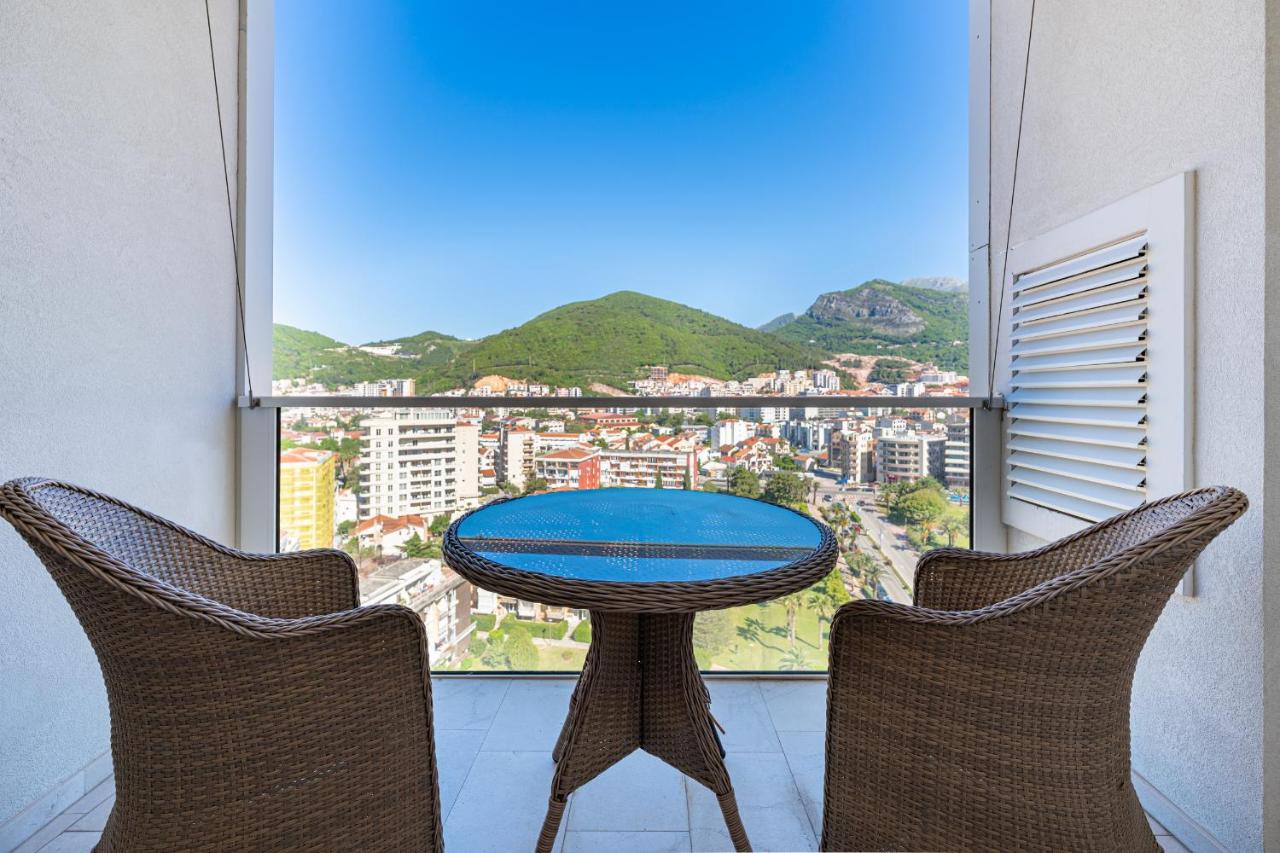 Apartamento de 1 Dormitorio con balcón y vistas a la ciudad
