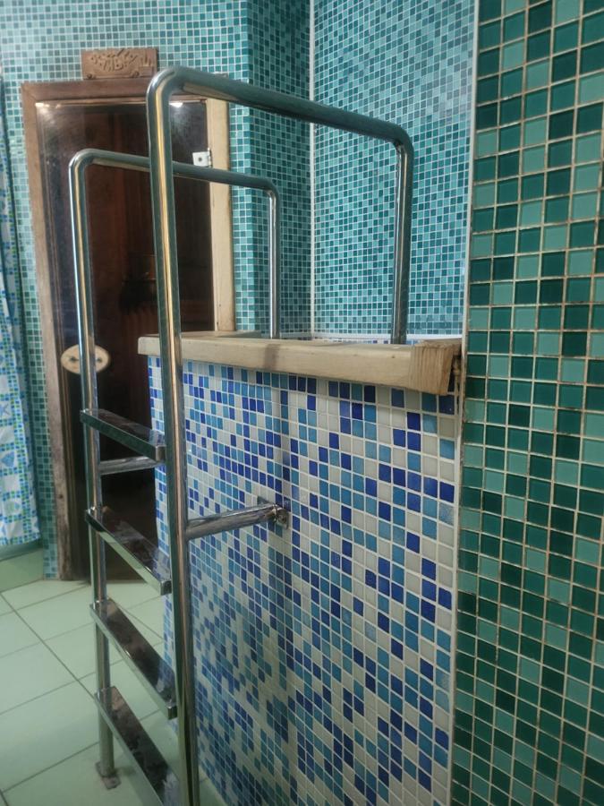 Dlya Vseh Motel - B&B Kamjanec'-Podil's'kyj