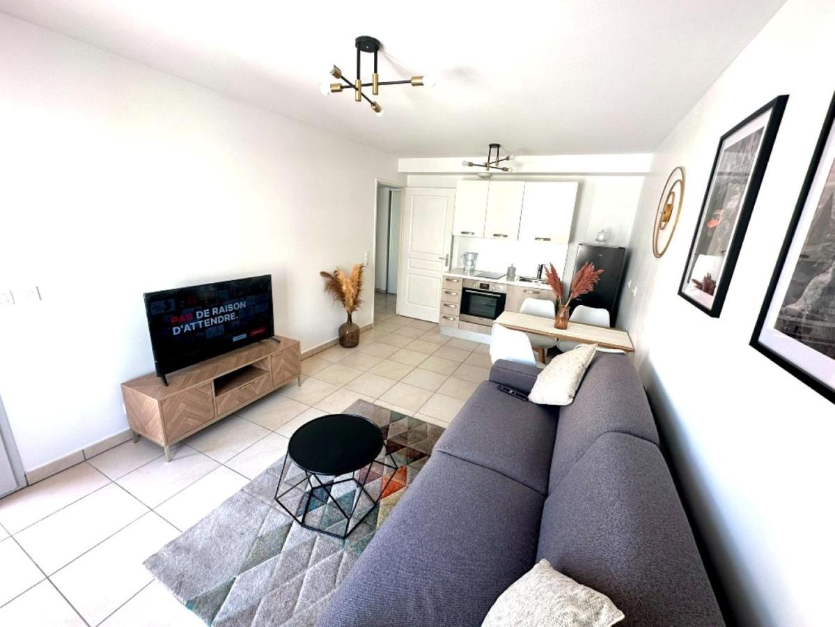 Cosy Apartment, 1 Min Walk to Beach, Heart of Juan-les-Pins - Chambres d'hôtes Juan-les-Pins