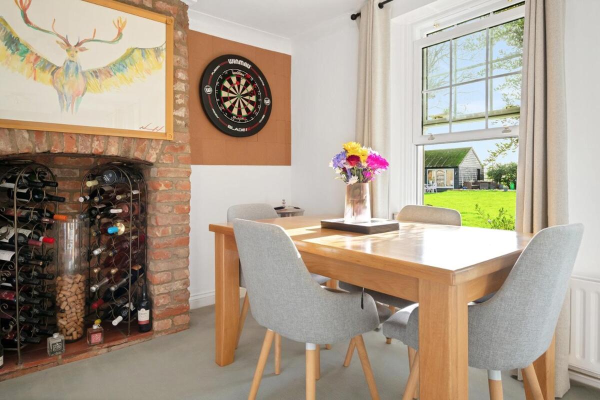 Spacious 6-Bed Countryside Home Surrounded by Nature - B&B Sutton Bridge