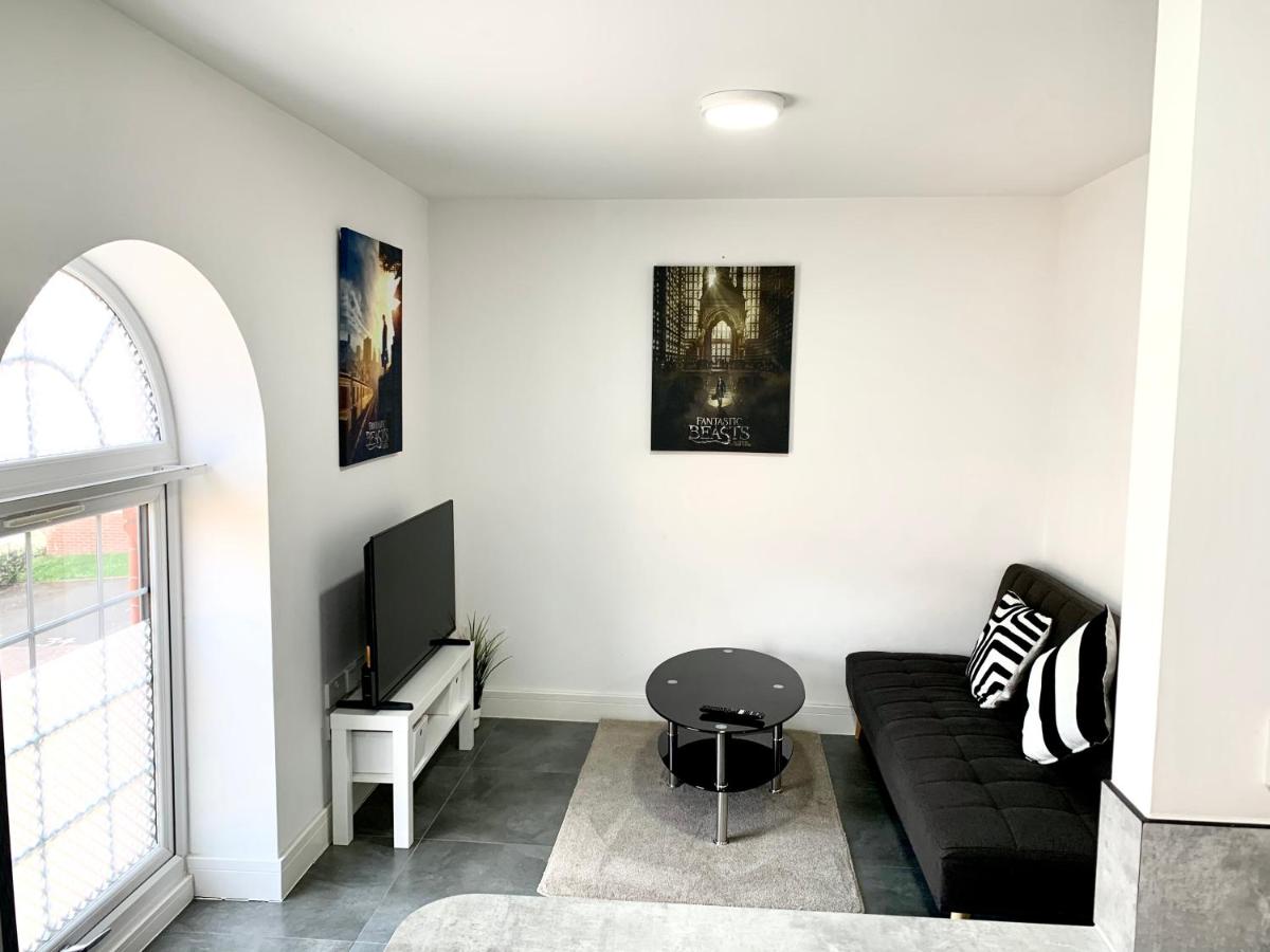 Falcon Crest Lodge - 2BR-Sleeps 7 - Free Parking - Wi-Fi - B&B Birmingham