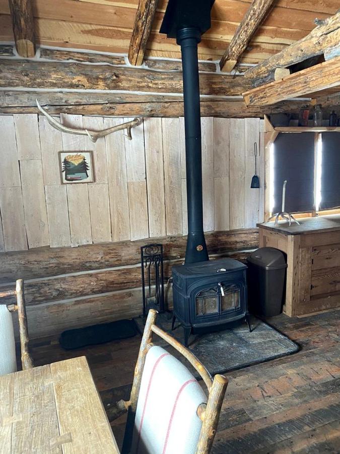 Trapper's Cabin on Firetower Ranch in Ennis, MT - Bed and Breakfast Ennis
