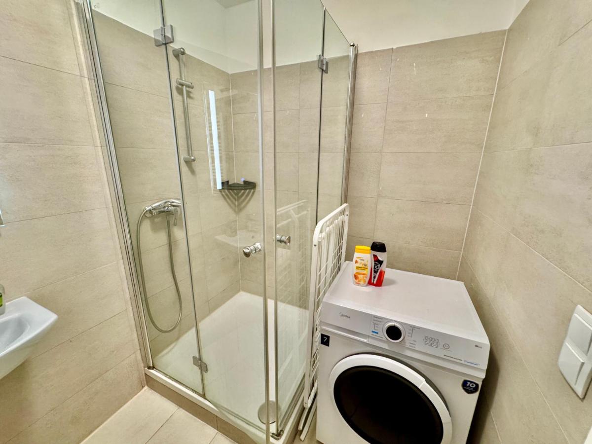 Modern 2 Bedroom Apartment with Free Parking - B&B Viena