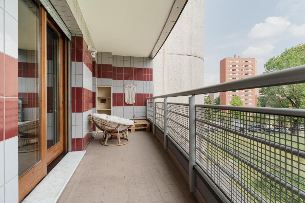 GuestHost - Bright Terrace Studio X2 Affori MM3 - B&B Milano