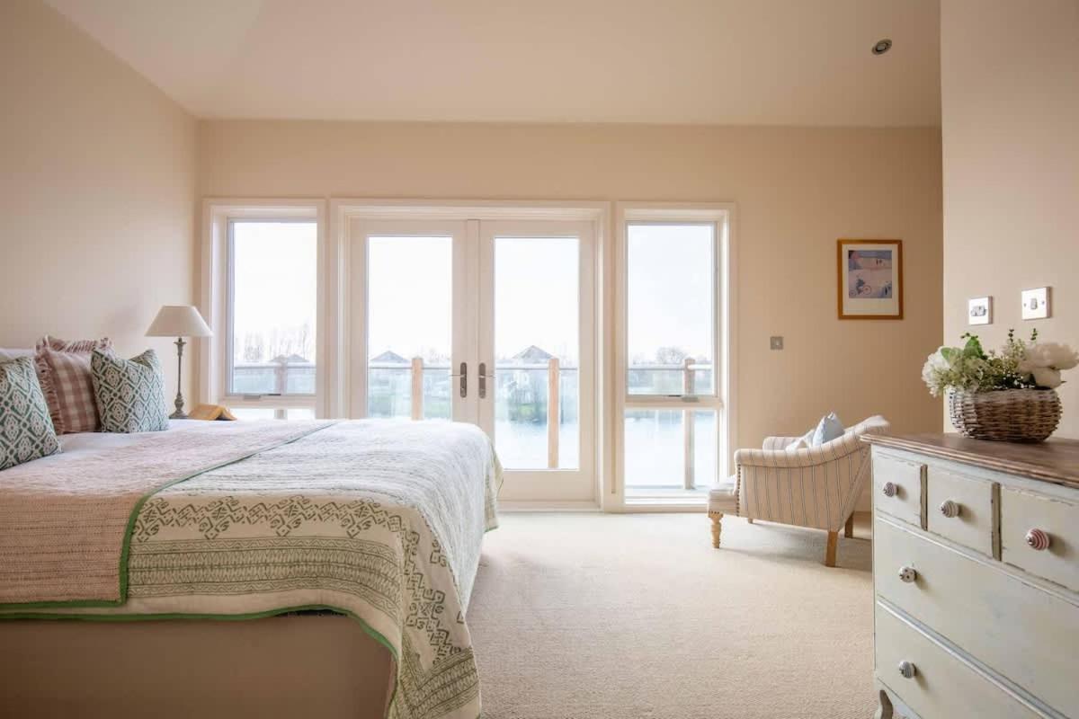 Summer Lake - B&B South Cerney