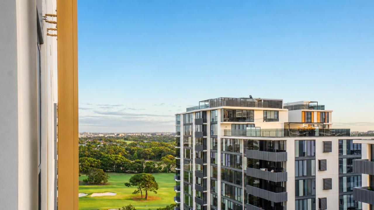 Eastgardens 2BR 2BA 2 Parking Shops - Bed and Breakfast Sydney