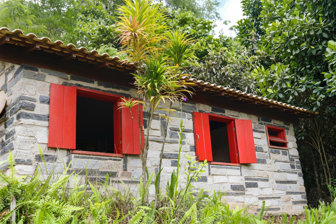 Casa Carrara, um Refúgio de Pedra na Mata - Chalés Flor dos Manacás - B&B Santa Teresa