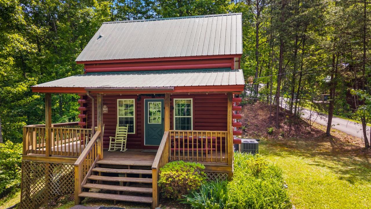 Secluded Cabin with Hot Tub15 min to Pigeon Forge - B&B Pigeon Forge