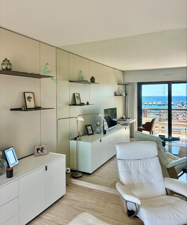 Exceptional Sea-View Apartment, 3 min from Station, Port & Château Views, 2 Parking Spaces - B&B Mandelieu-la-Napoule