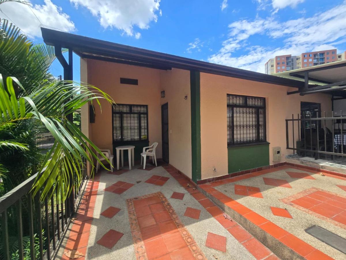 Excelente Casa Familiar - Bed and Breakfast Girardot City