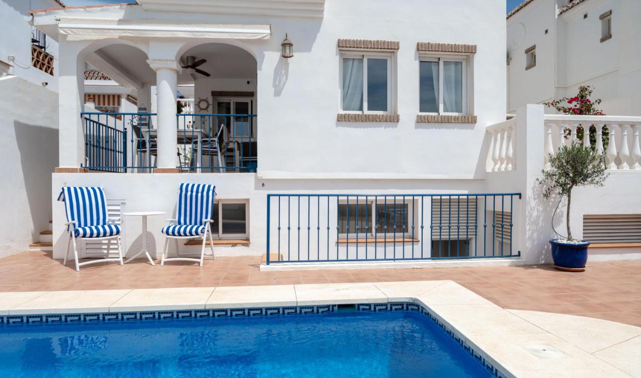 Marina Bella House - Sea view and private pool, up to 8 persons - Bed and Breakfast Nerja