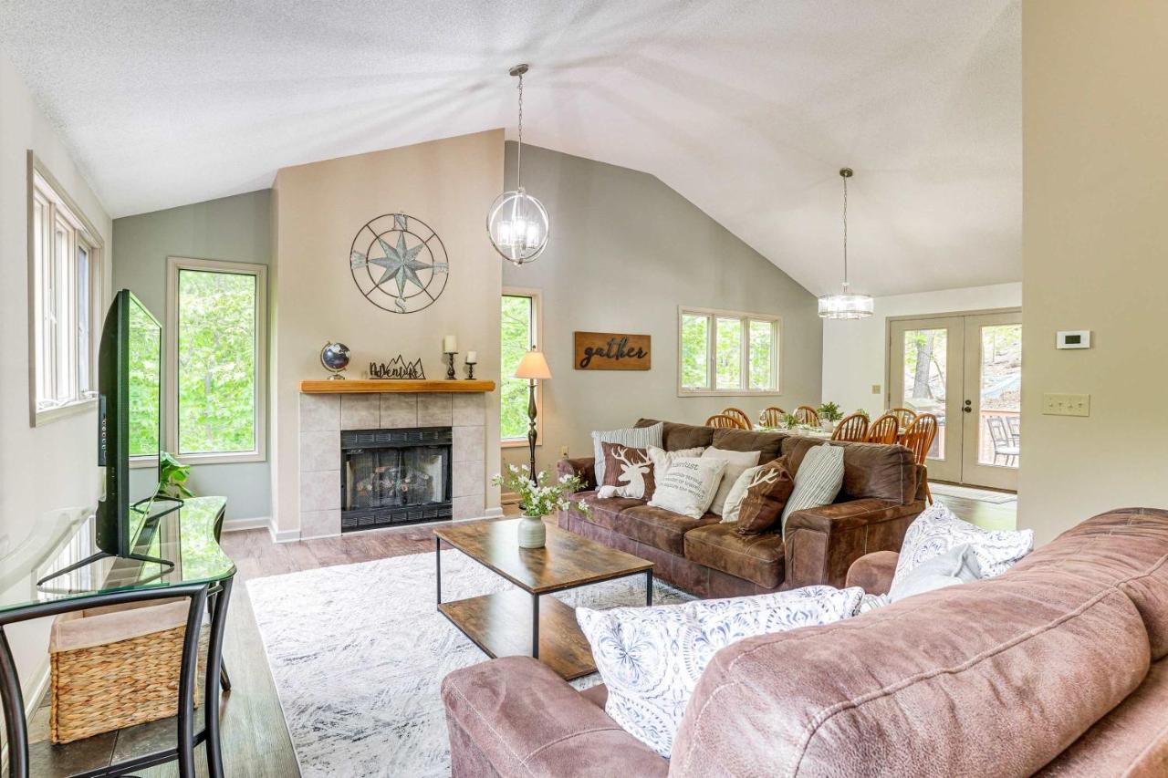 Large Massanutten Home with Hot Tub and Sauna - B&B McGaheysville