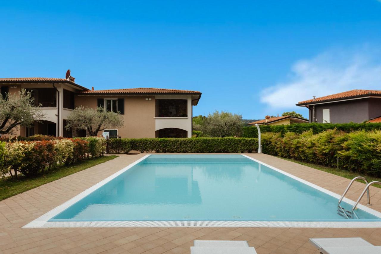 Lake Garda infinity pool 2 bedrooms fantastic lake view - Chambres d'hôtes Manerba del Garda