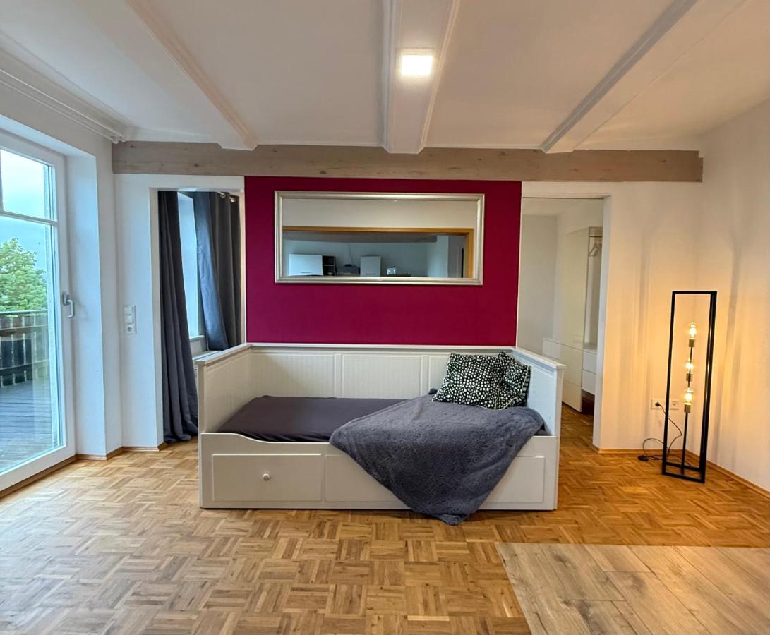 Ferienwohnung im Erdgeschoss mit Balkon und Parkplatz - B&B Wolfhagen