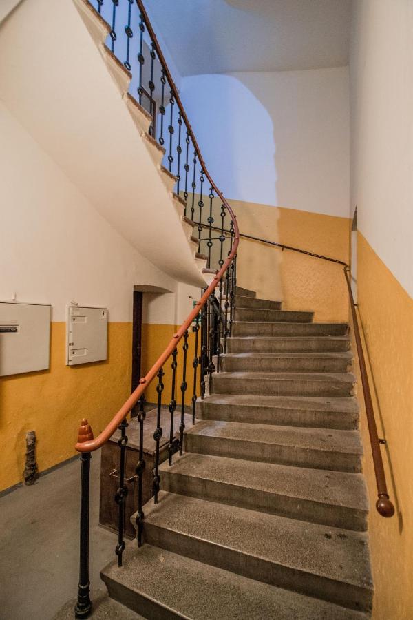 Ruterra Apt with Sauna and Billiards - Chambres d’hôtes Prague