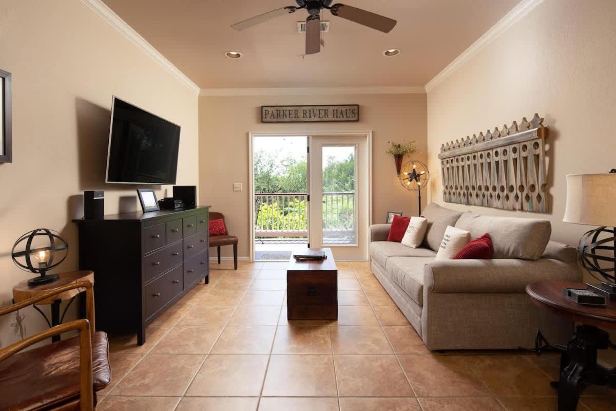 VG 106 Parker River Haus - B&B New Braunfels