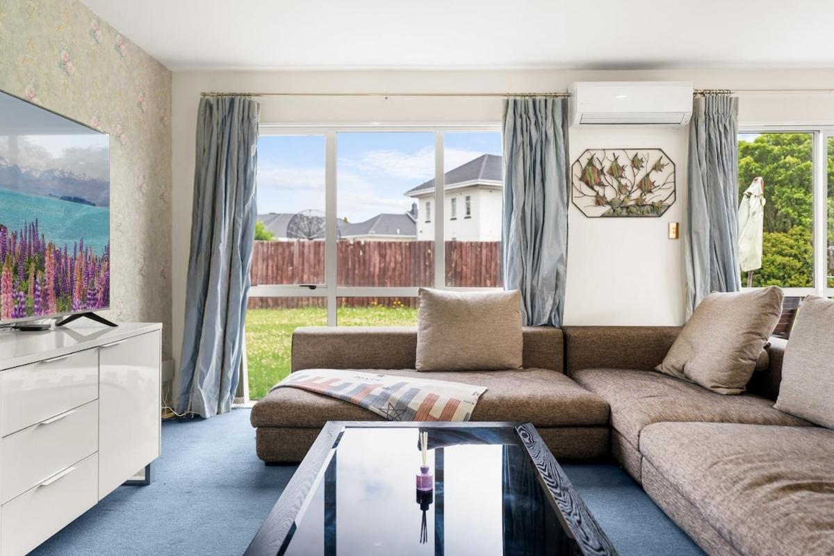 Family Home Opposite Air Force Museum - B&B Christchurch