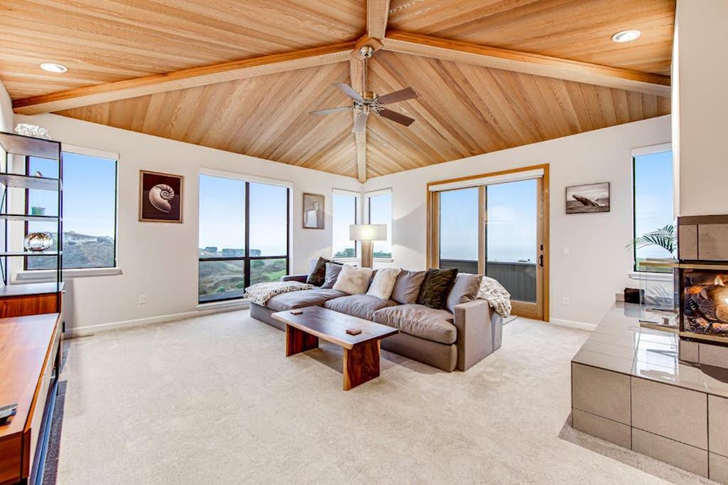 Latitude 38 - B&B Bodega Bay