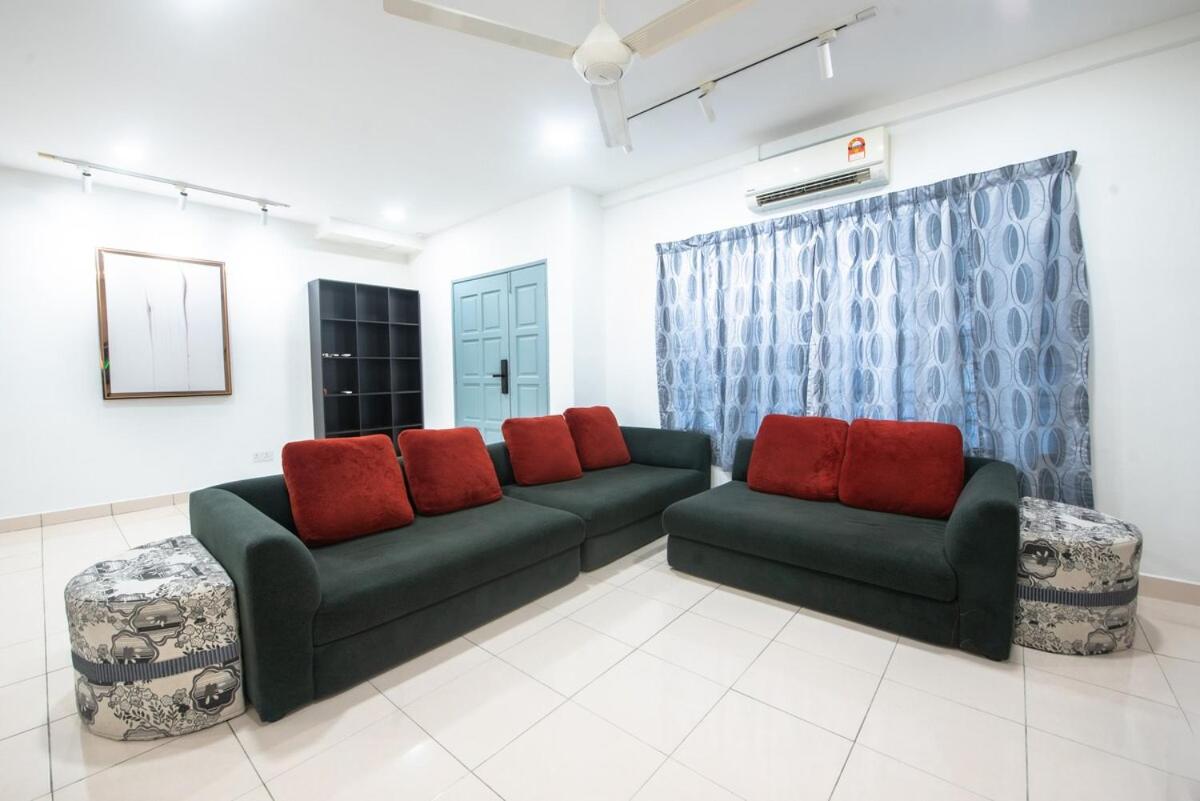 Lovely Family Home 12pax 3 min from toll - Ferienwohnung Seremban