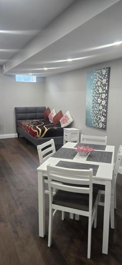 Lakeside private 1 bedroom luxury apt - Ferienwohnung Bowmanville