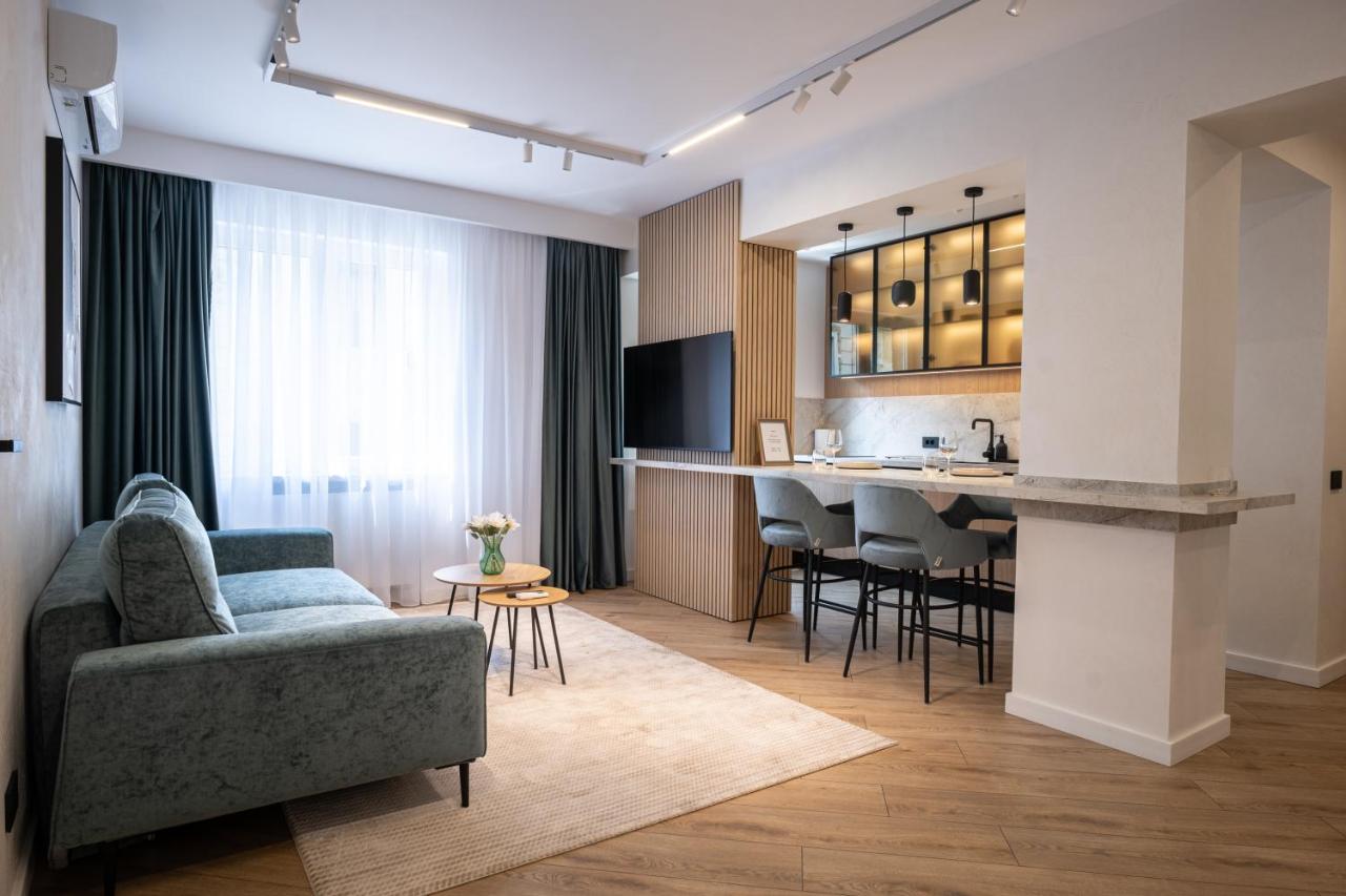 CHANTTAL Luxury - Dolce Vita - B&B Bucharest