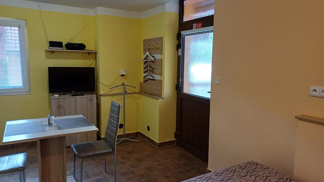 Apartmány-Včelka - Bed and Breakfast Trpnouze