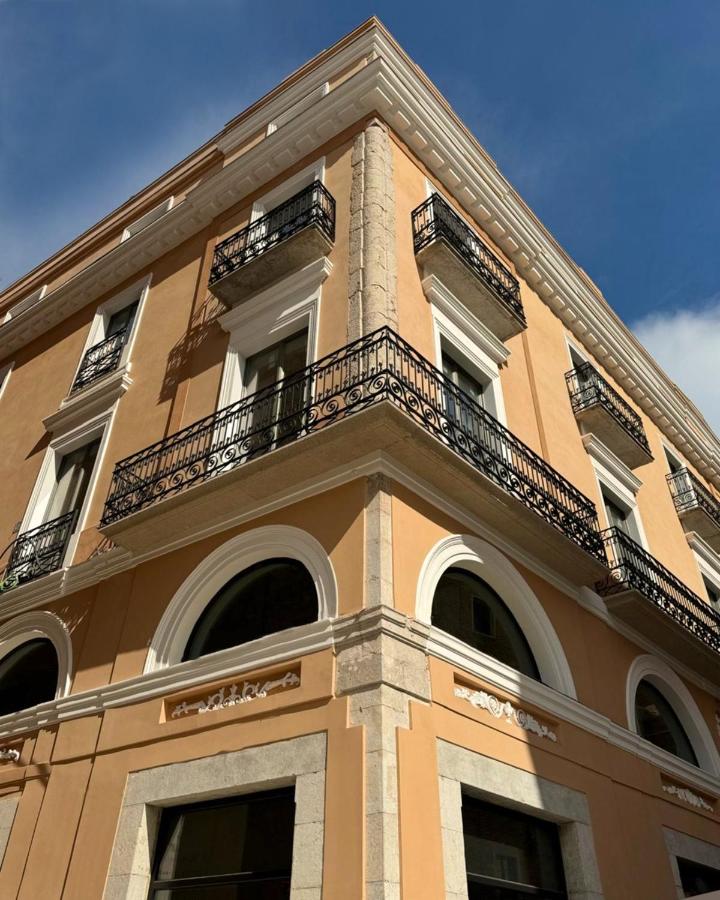 Aparthotel Casa Fages by Fimedhotels - Bed and Breakfast Figueres