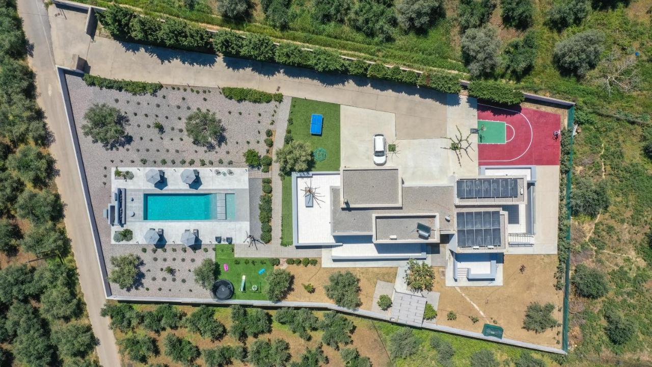Nostra Terra Villa, 2-acre Secluded Nature Escape with Heated Pool, By ThinkVilla - B&B Pérama