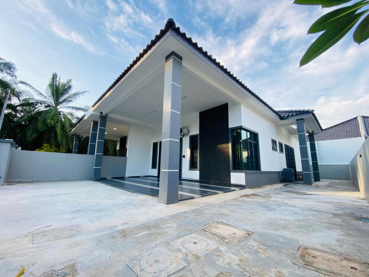 Hanah Home Bukit Gambir - B&B Bukit Gambir
