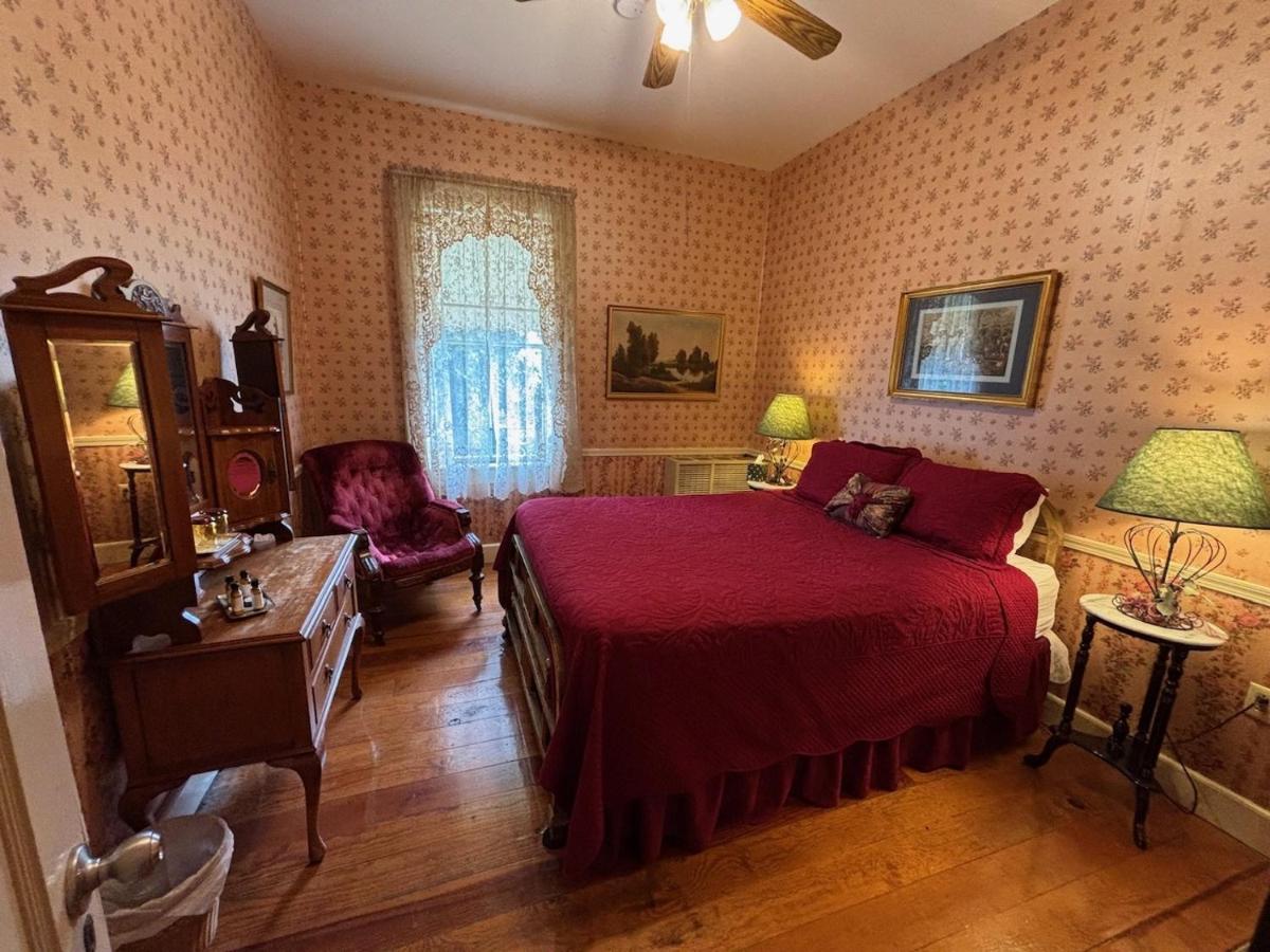 Queen Room with Shared Bathroom