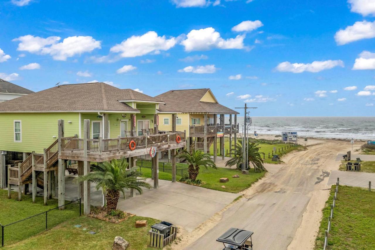Steps to Shore! 'Just Beachy' Home w/ Deck + Views - B&B Crystal Beach