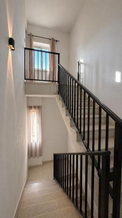 2BR Apartment with Private Entrance in Spinola - B&B San Julián
