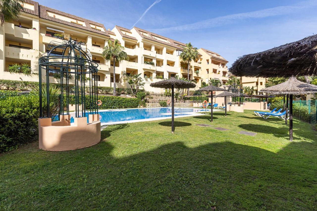 Cosy Sea View Flat with Terrace & Pool - Chambres d'hôtes Manilva
