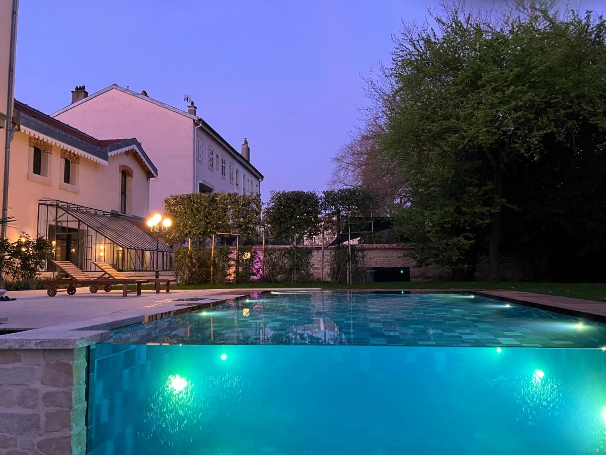 Les Ecuries de Rigny, Suite haut de gamme avec spa privatif et piscine au coeur d'un jardin arboré - Chambres d'hôtes Nancy