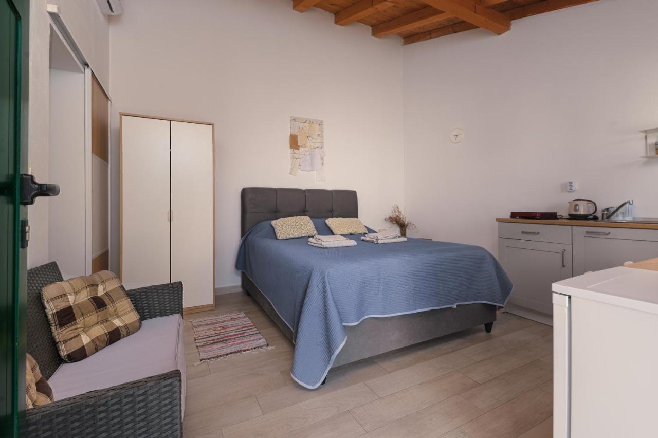 Small stone house Luka - B&B Zadar