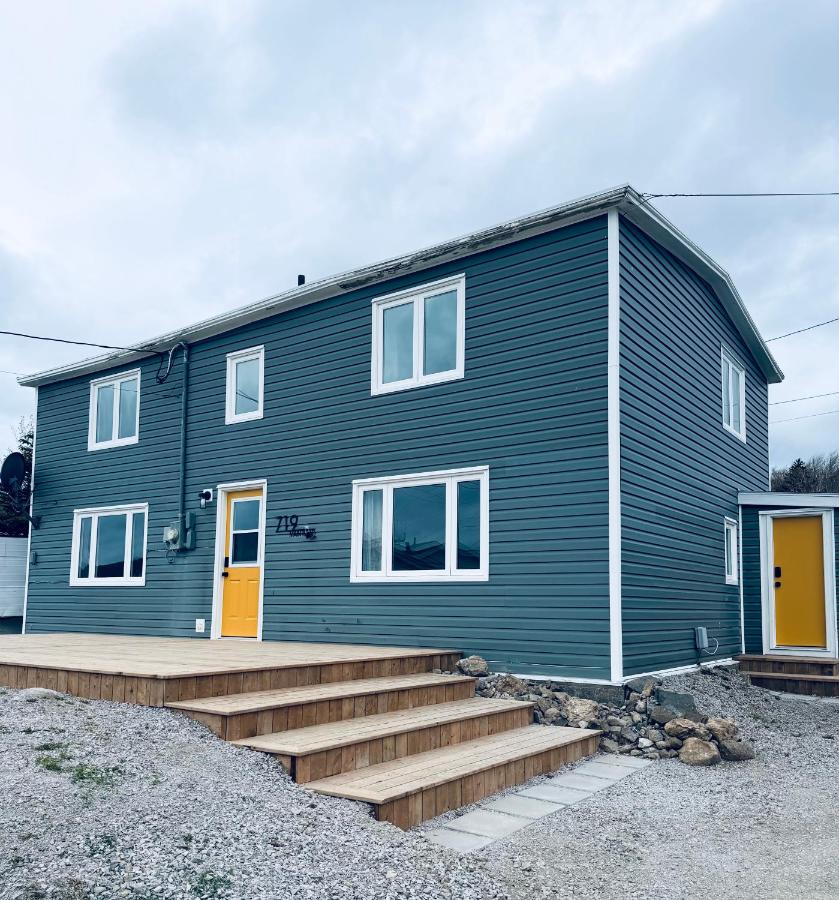 Home From Away - Year Round Oceanview Home Pouch Cove NFLD - B&B Pouch Cove