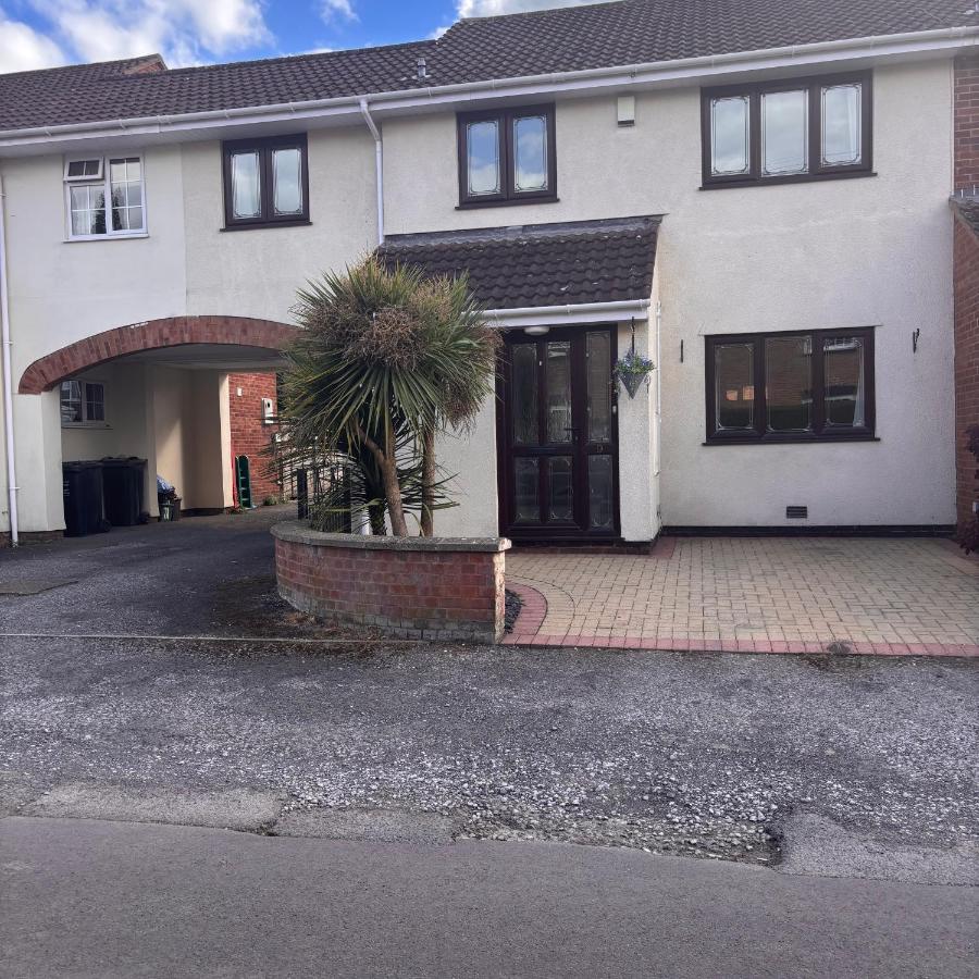 Spacious 4 Bedroom Contractor House, Bridgwater - B&B Westonzoyland