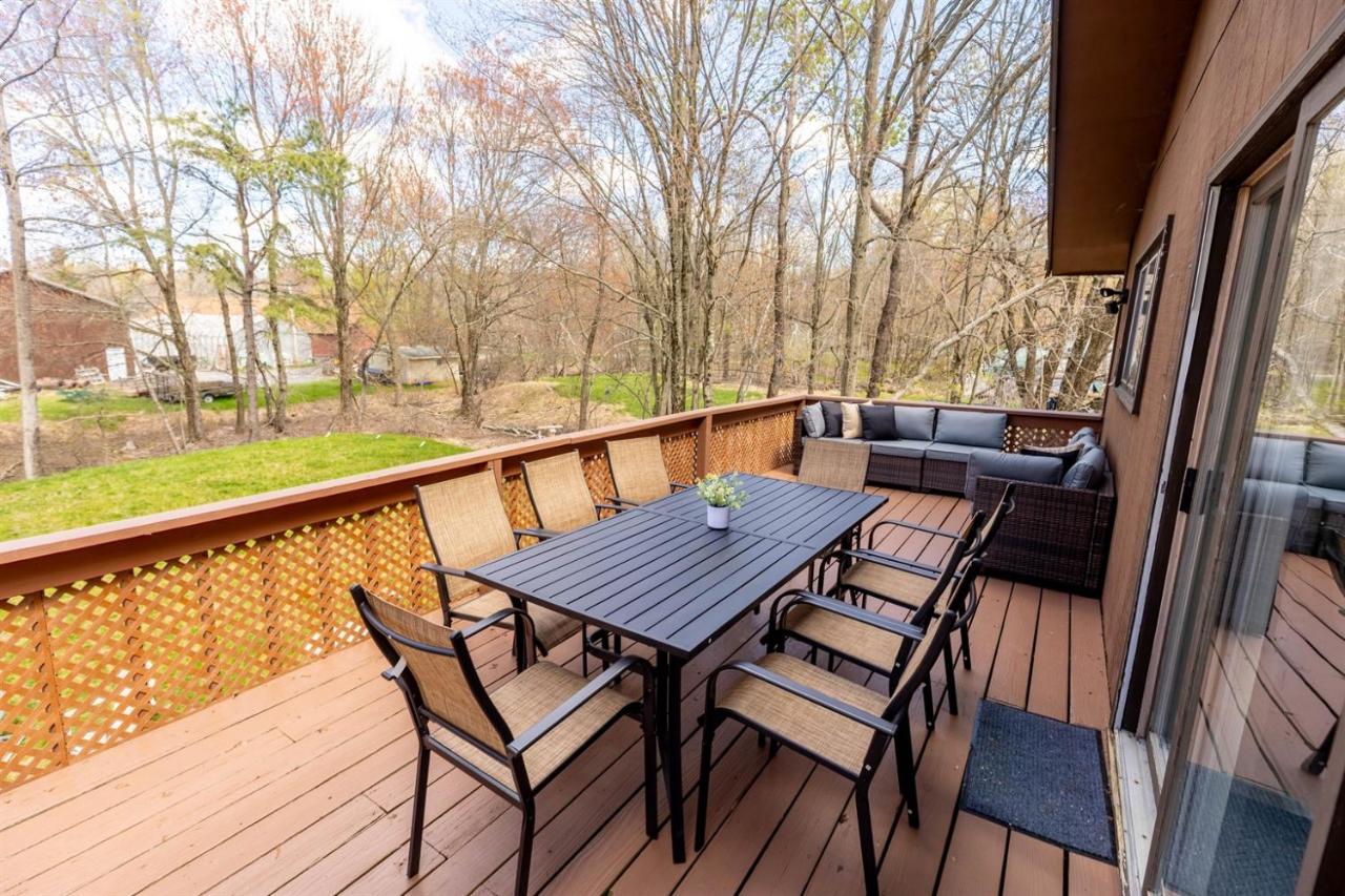 Pickleball Pool Table Hot Tub FirePit King Bed - Chambres d'hôtes Blakeslee