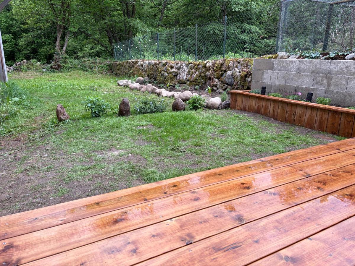 Agréable studio en bord de rivière - B&B Vicdessos