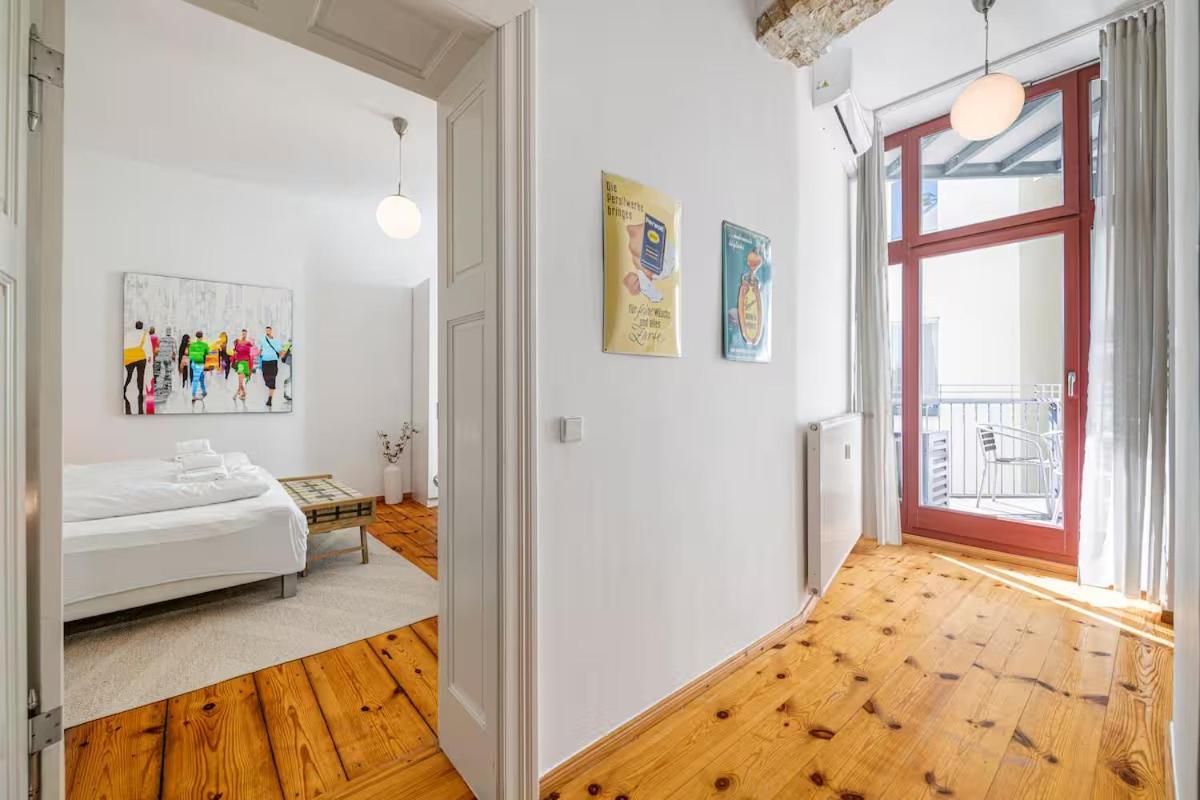 Stylish high-end apartment w direct lift access - Ferienwohnung Berlin