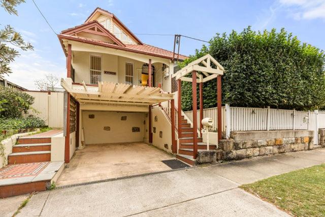 Bright Family Retreat Near Coogee Beach with Parking - Chambres d'hôtes Sydney