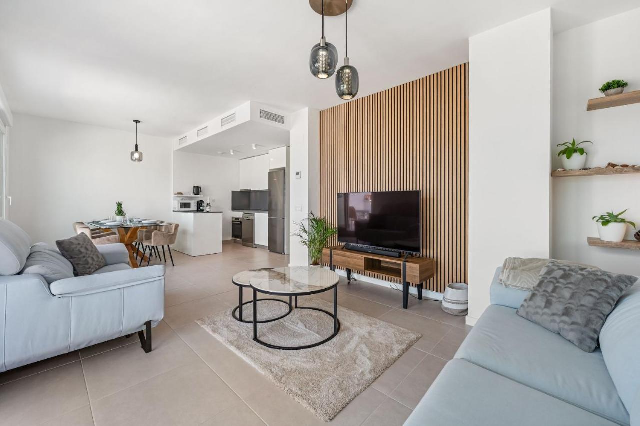 Bright Apartment with Private Terrace by Caseo - B&B Estepona