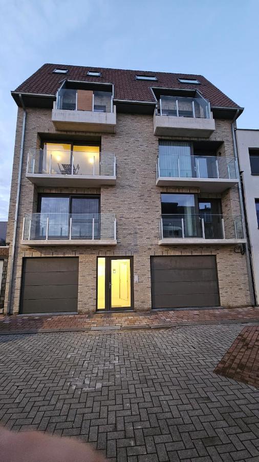 WanToSea Nieuwe flat aan zee, met linnen, airco & garage - B&B Bredene