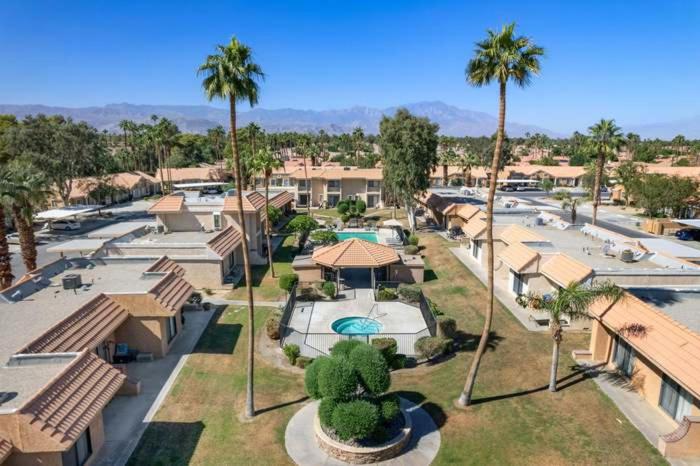 Entire Single Story Condo Furnished - B&B Palm Desert