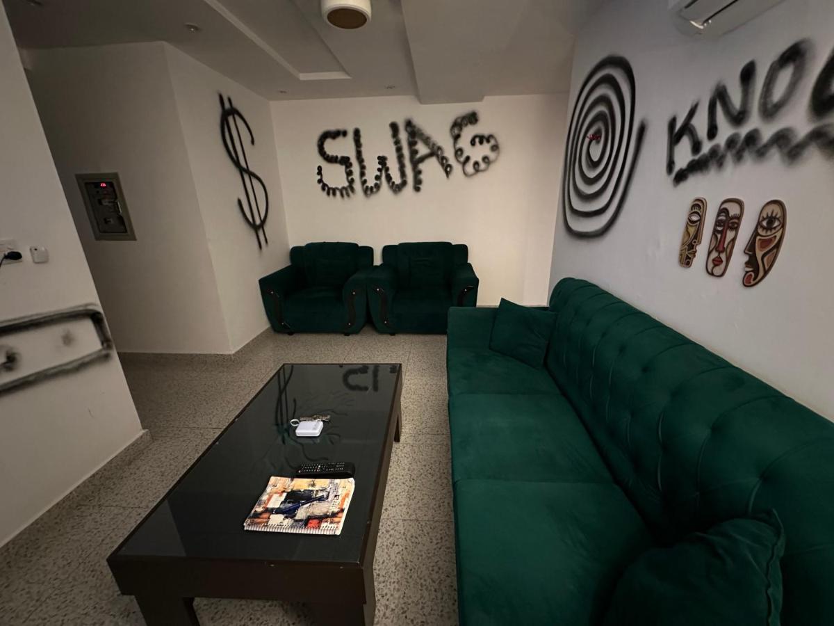 2 Bed Cozy Apartment SelfCheckin Near Airport DHA Phase 8 - Chambres d'hôtes Lahore