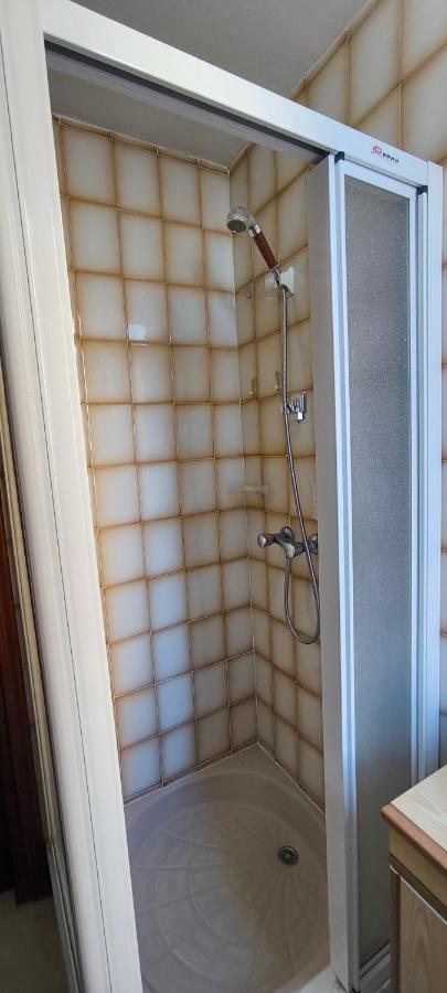 Room in a shared and peaceful home - Ferienwohnung Torrevieja