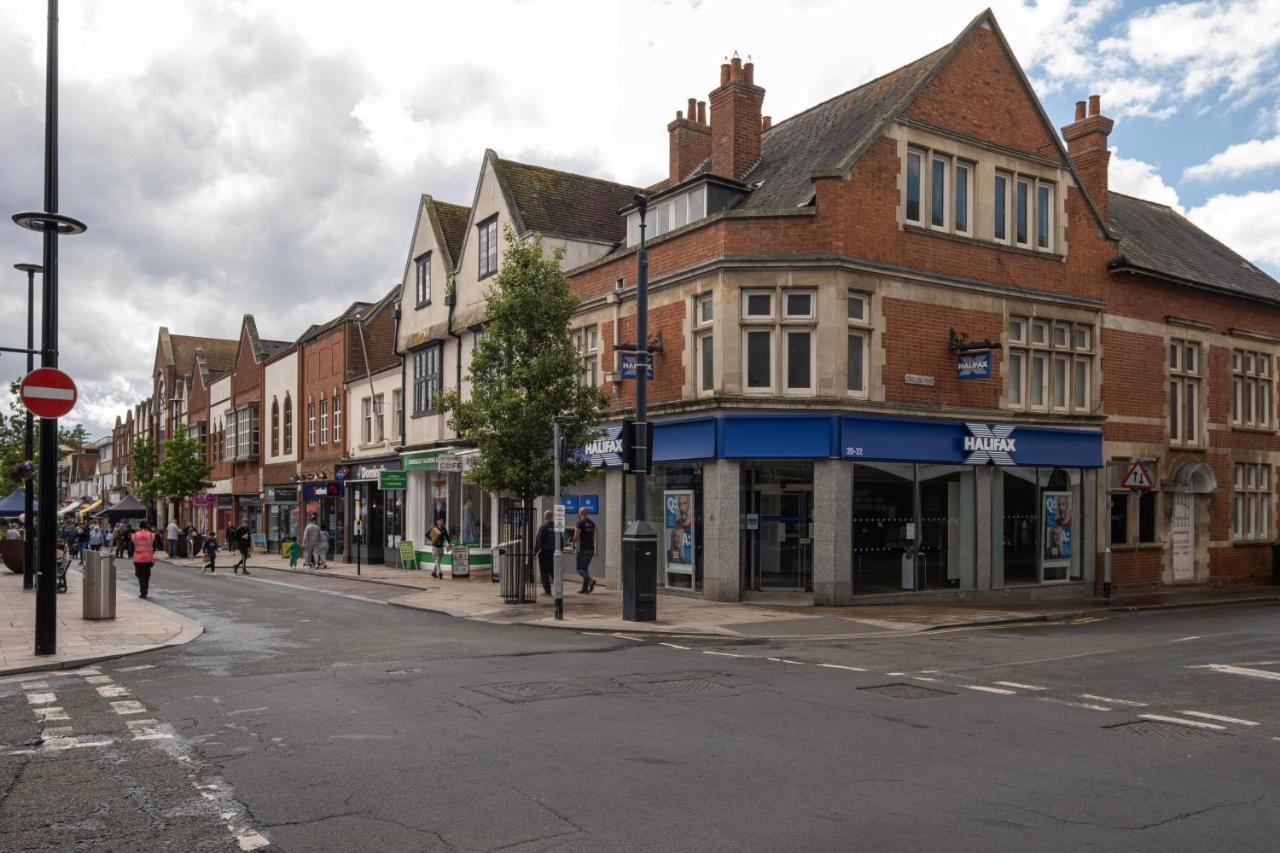 Modern 1 Bedroom Apartment Town Centre Camberley - B&B Camberley