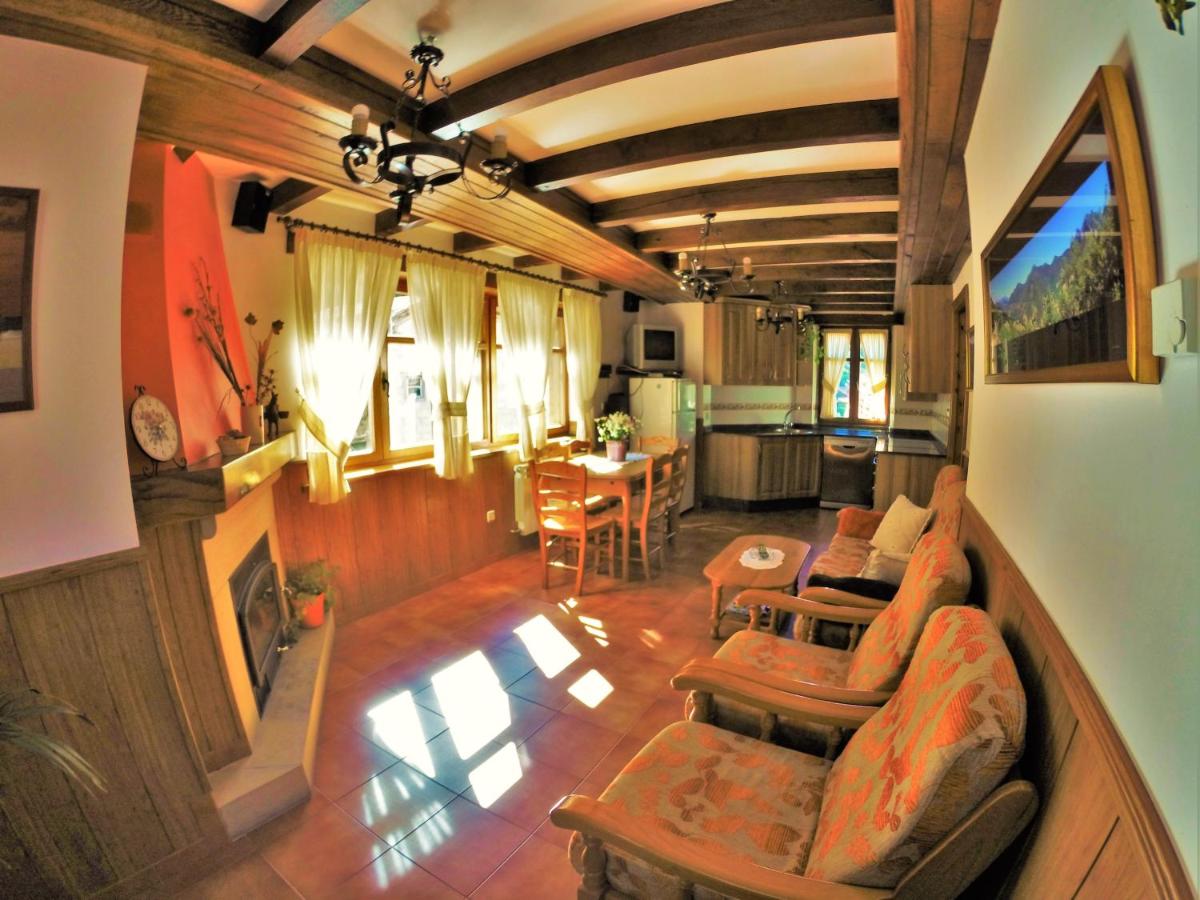 Three-Bedroom House (6 Adults)