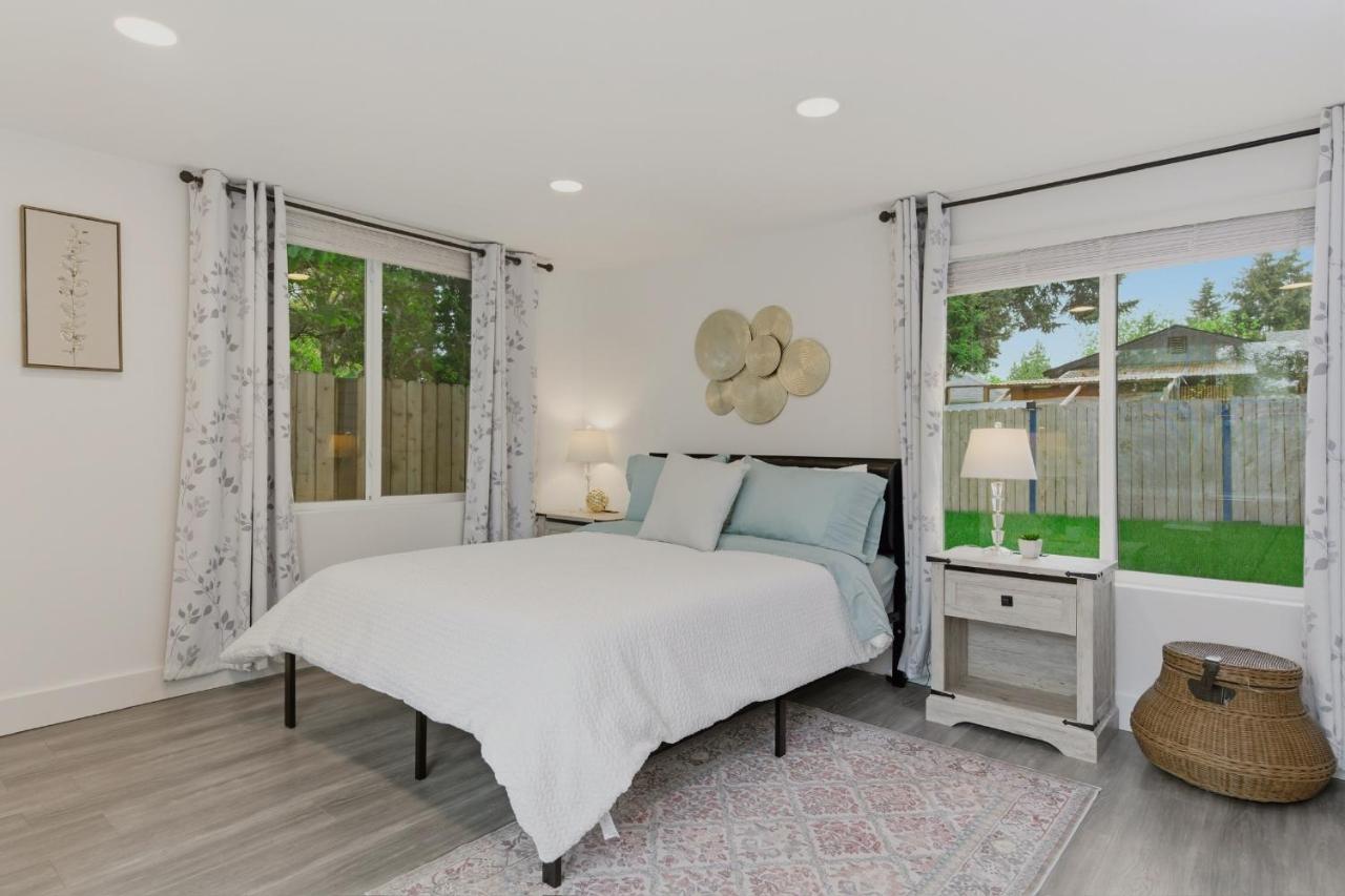 Private 1BR Free Parking 10min Airport Easy Check-in - B&B Burien